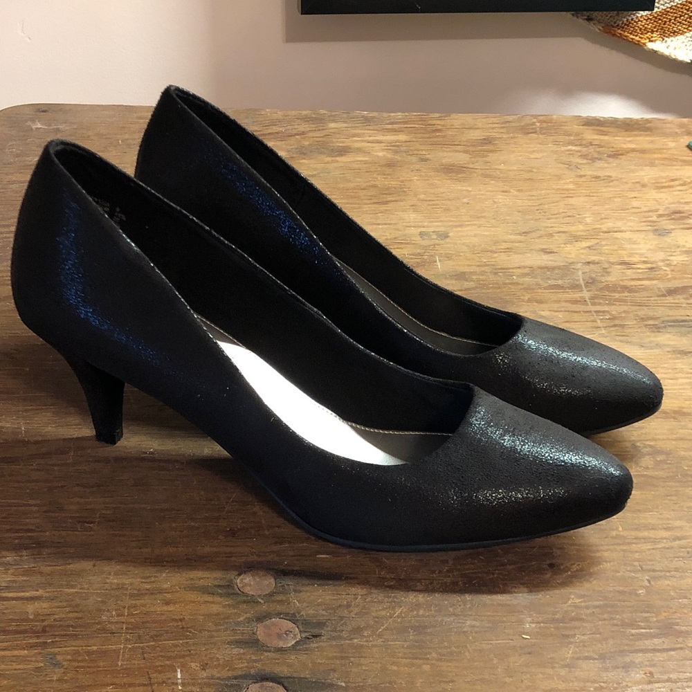 FIONI Clothing Black Shimmer Pump with Low Heel